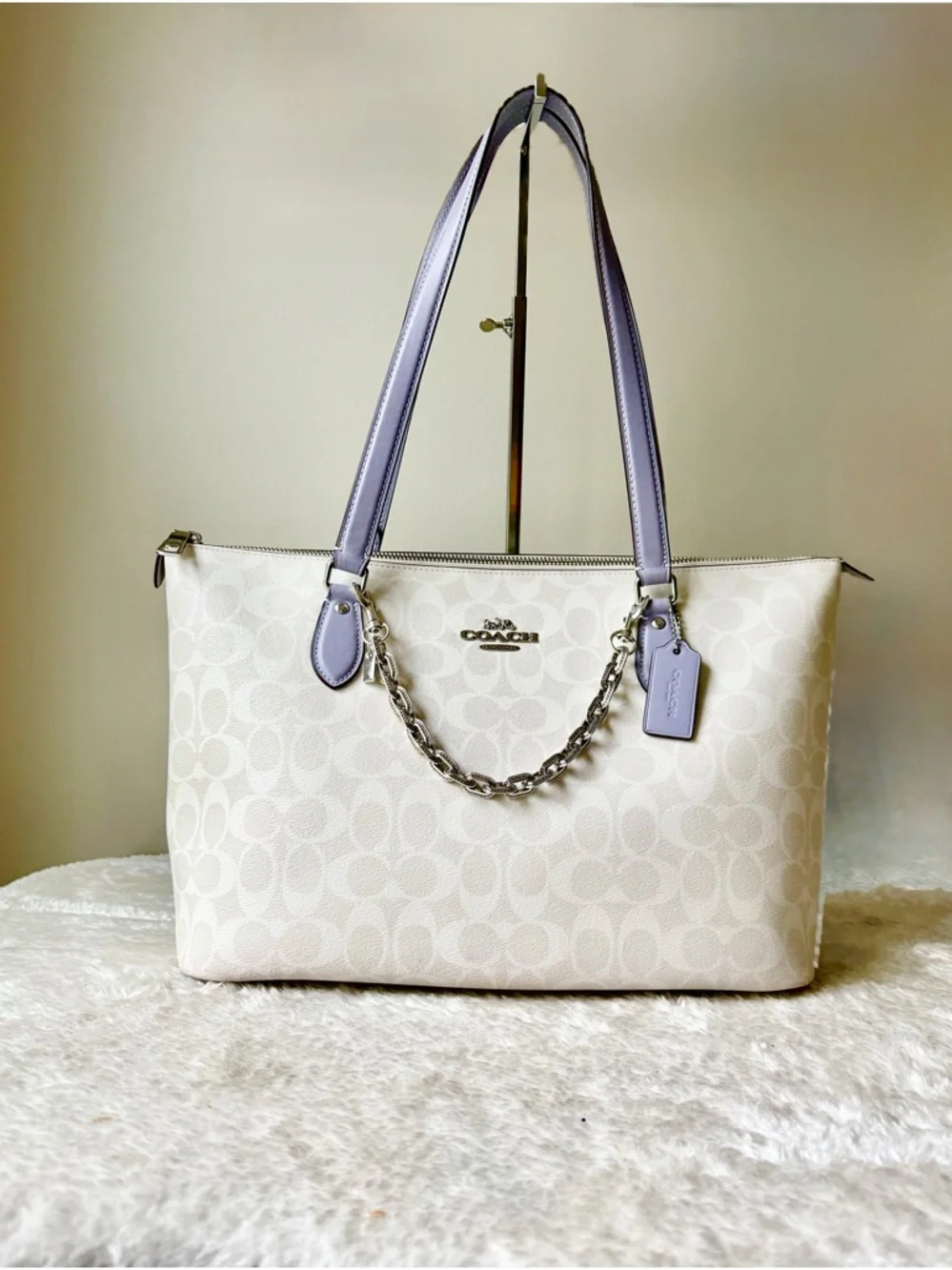 Coach Gallery Tote in leather / signature canvas with chain charm - Picture 2 of 12
